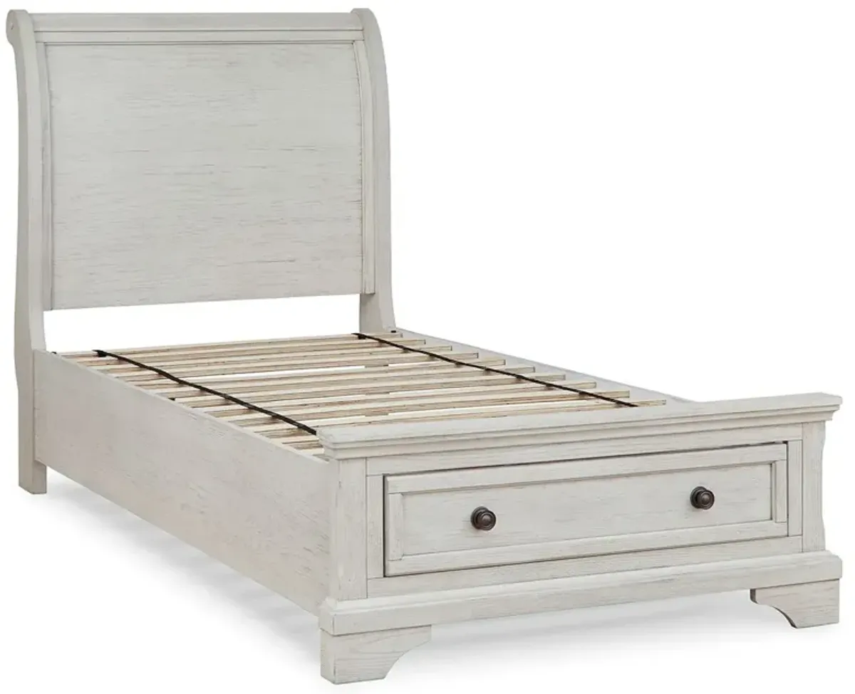 Robbinsdale - Sleigh Bed