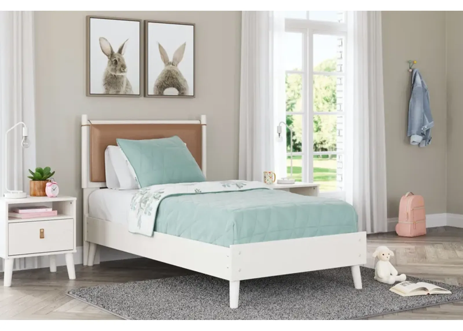 Aprilyn - Panel Bed