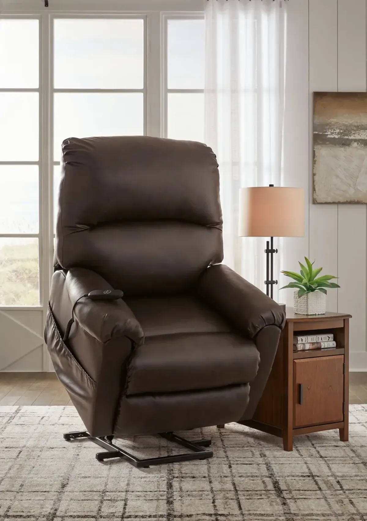 Shadowboxer - Power Lift Recliner