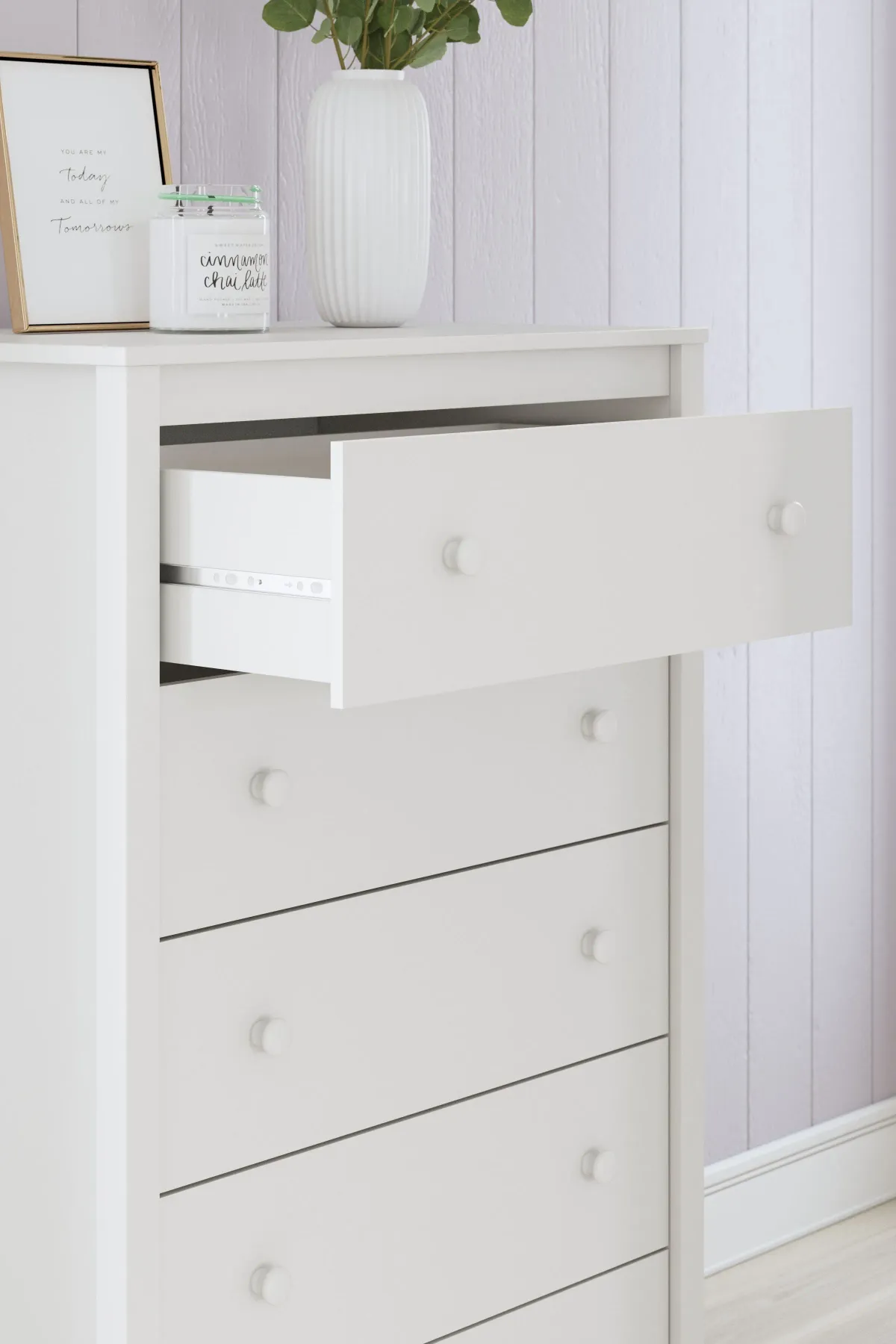 Hallityn - White - Five Drawer Chest