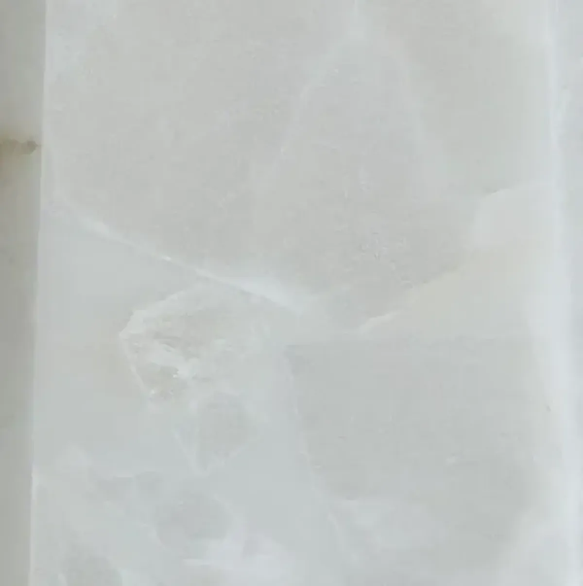 Laurellen - Alabaster Table Lamp - White