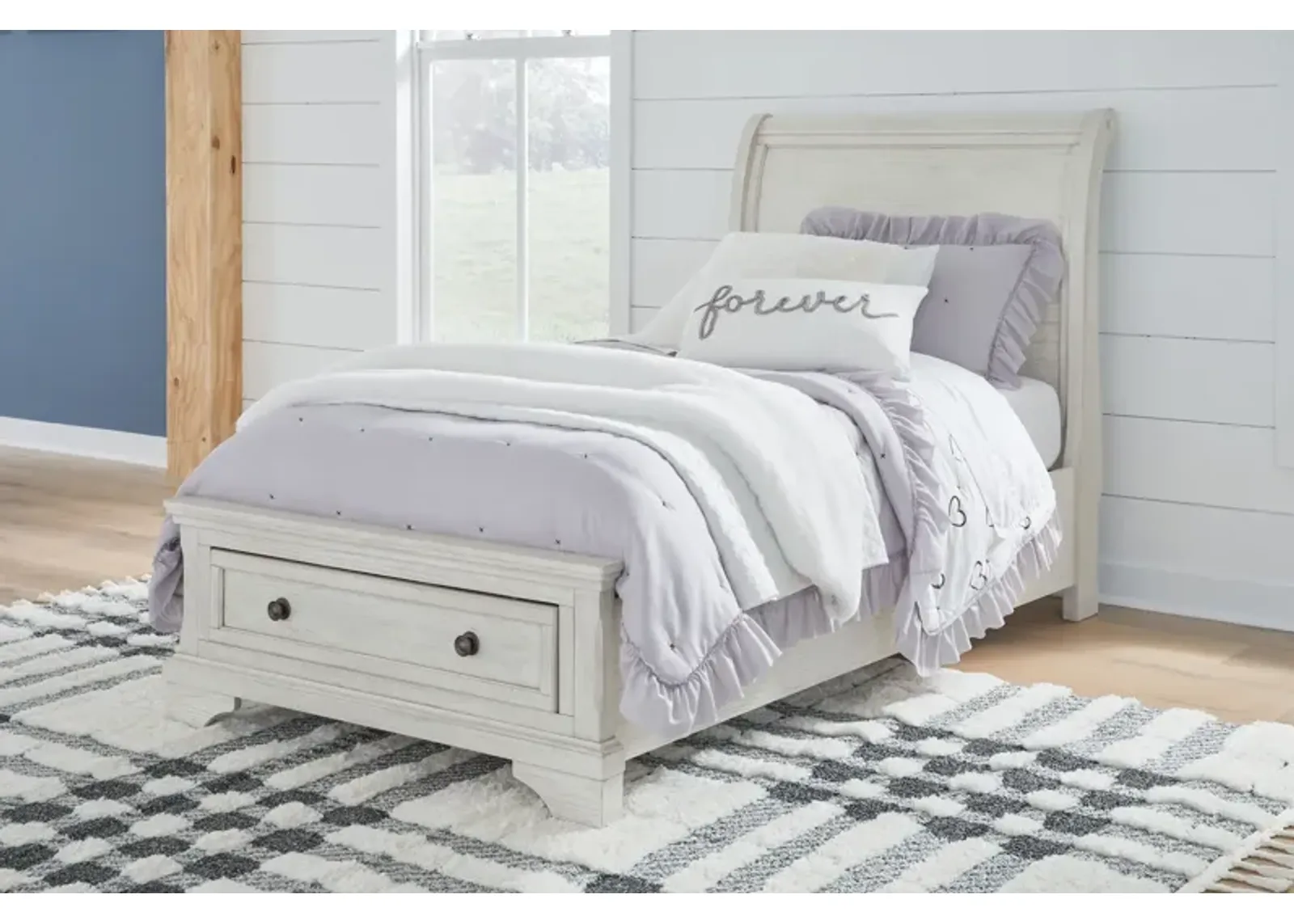 Robbinsdale - Sleigh Bed