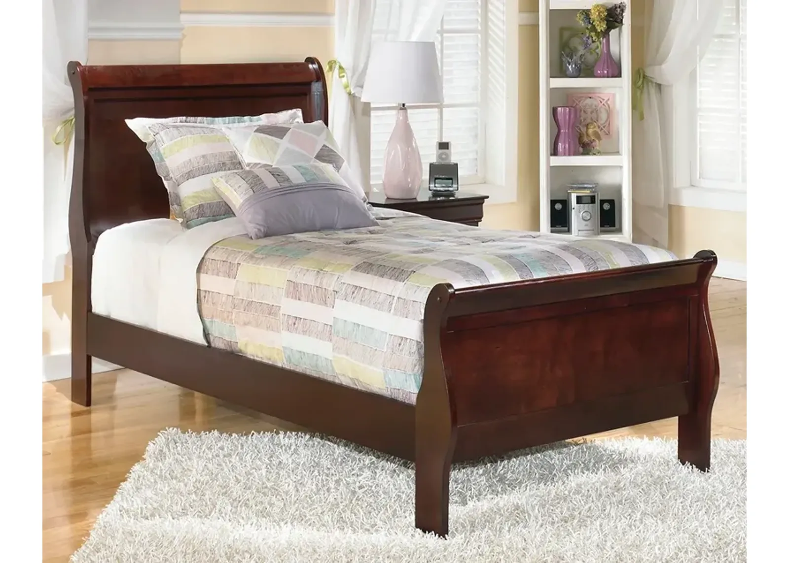 Alisdair - Sleigh Bed