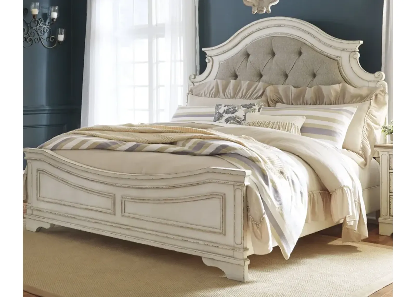 Realyn - Upholstered Panel Bed