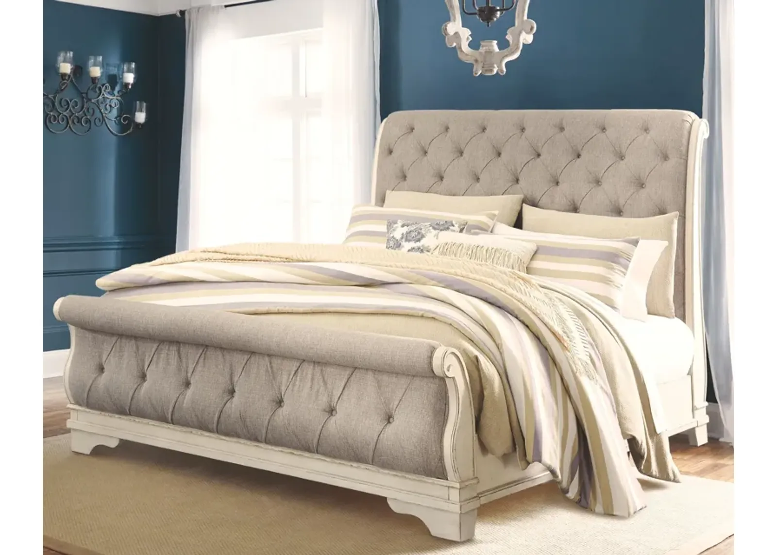 Realyn - Upholstered Sleigh Bed