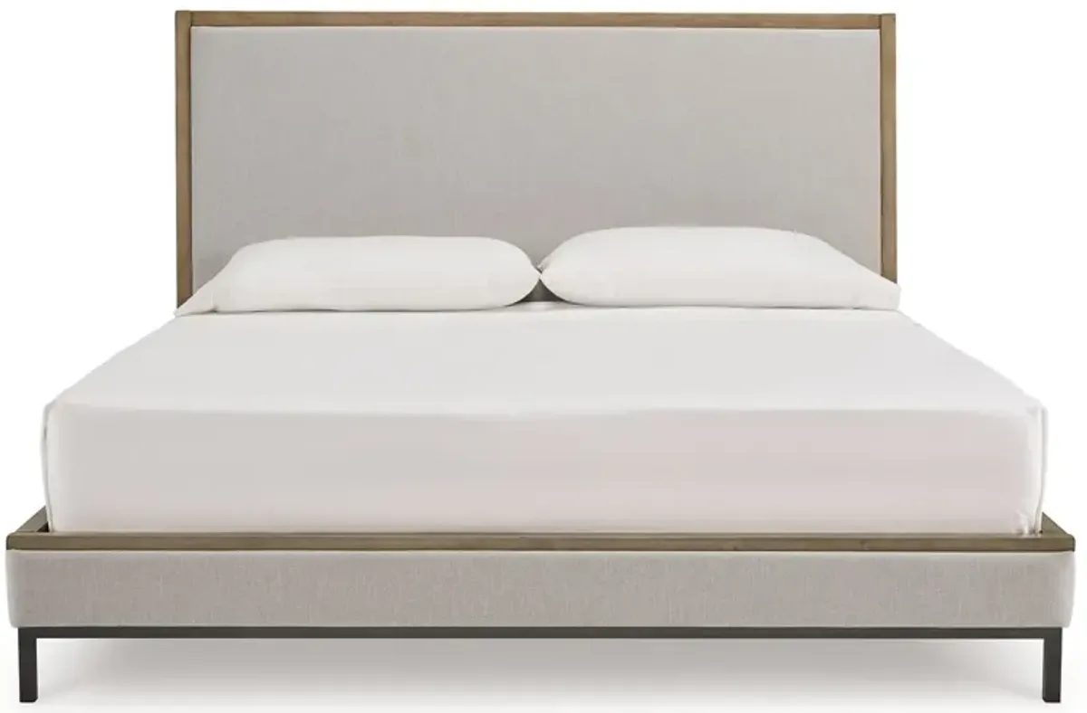 Tomtyn - Upholstered Bed