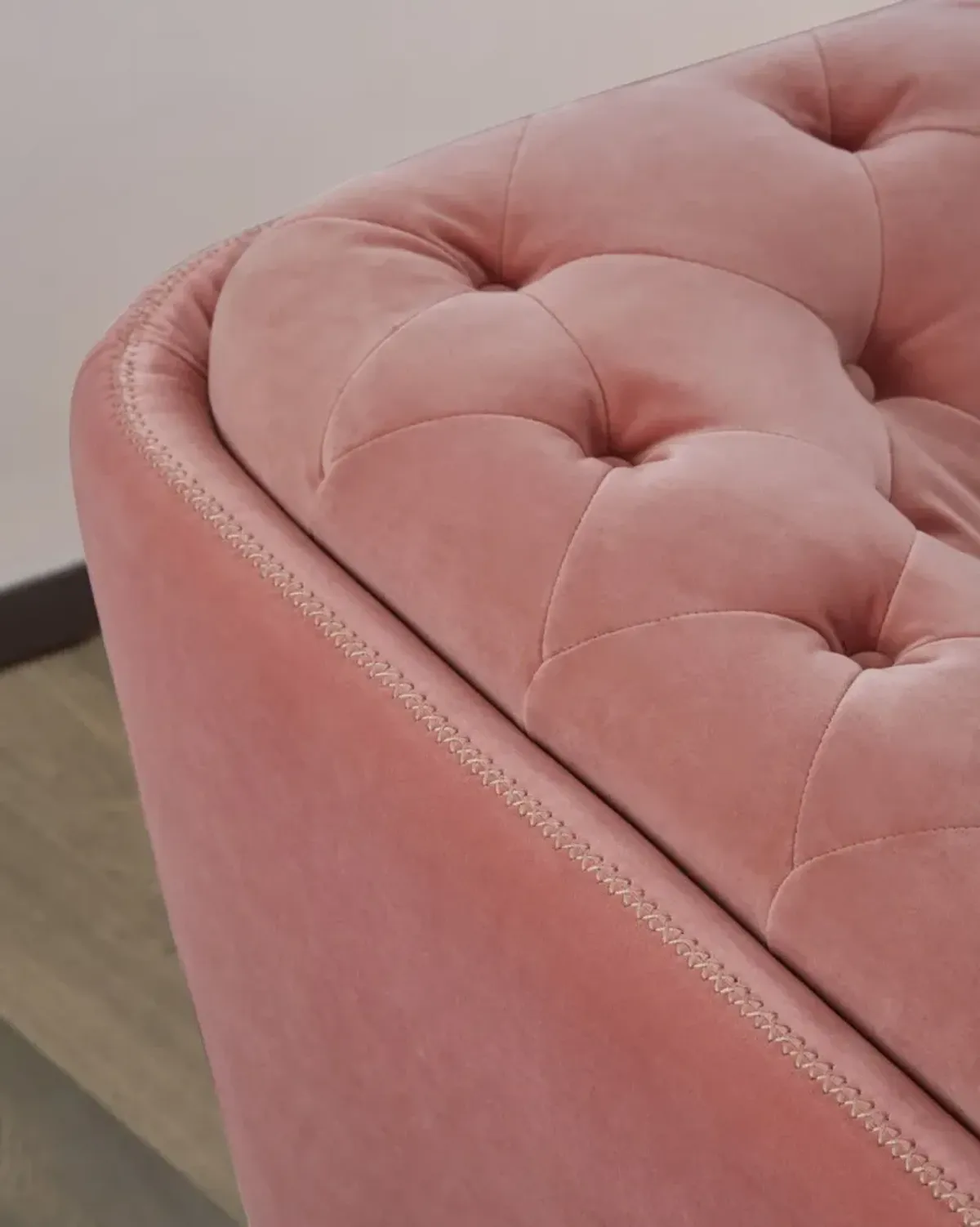 Stylish Velvet Loveseat With Diamond Tufts - Pink