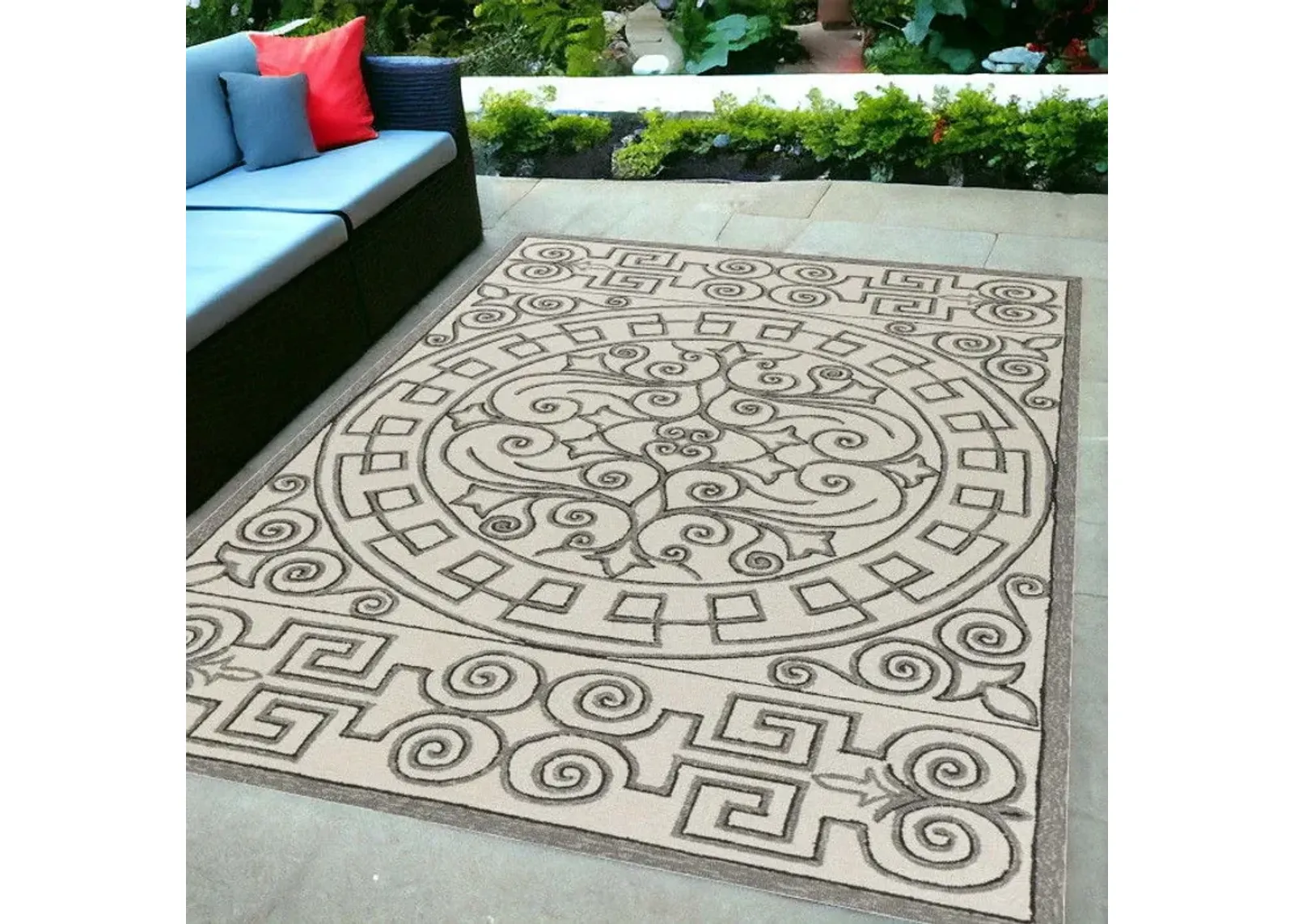 5' X 7' Geometric Pattern UV Treated Indoor / Outdoor Area Rug - Ivory / Gray