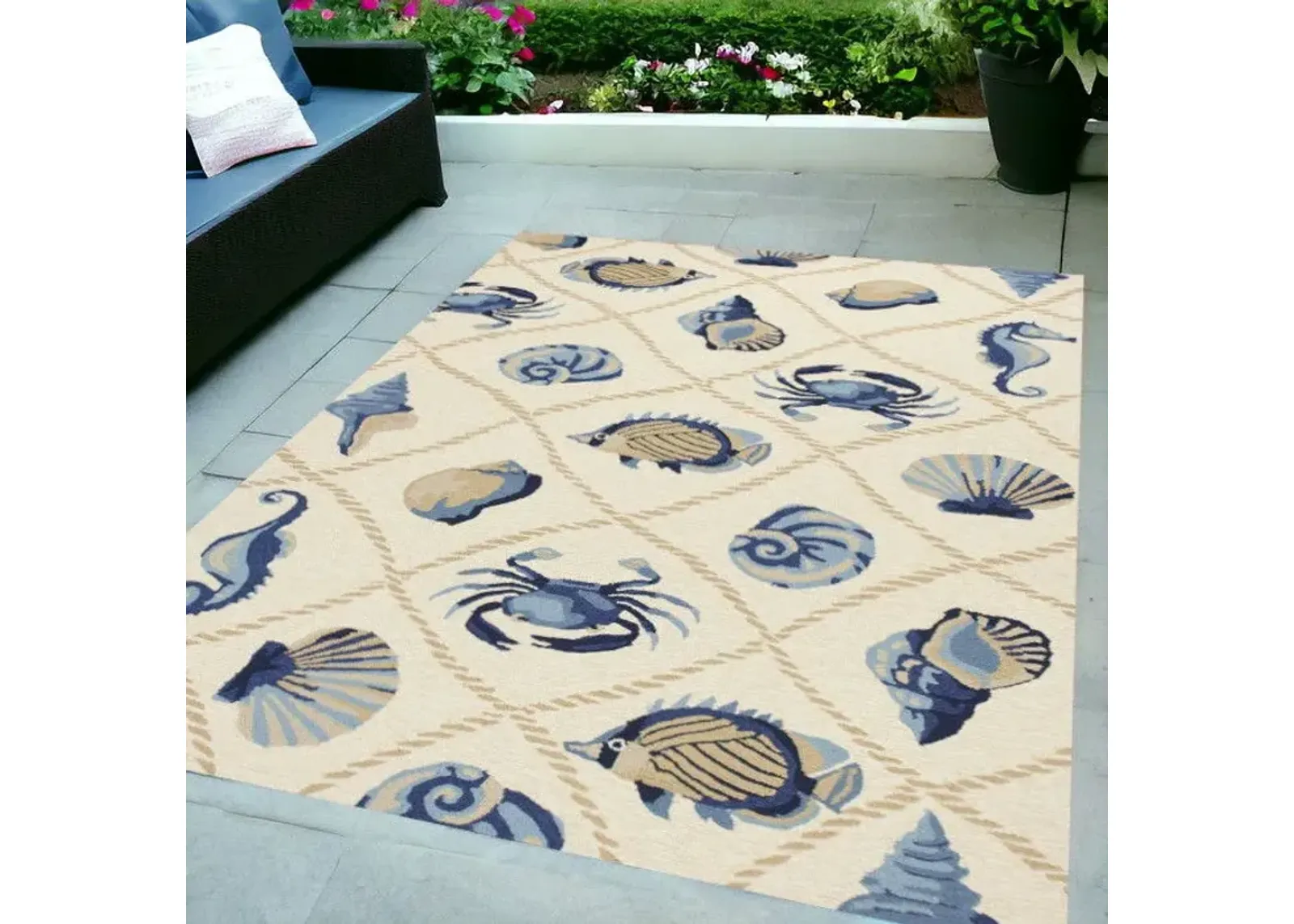 5' X 8' Hand Hooked UV Treated Coastal Sea Life Indoor / Outdoor Area Rug - S / Beige