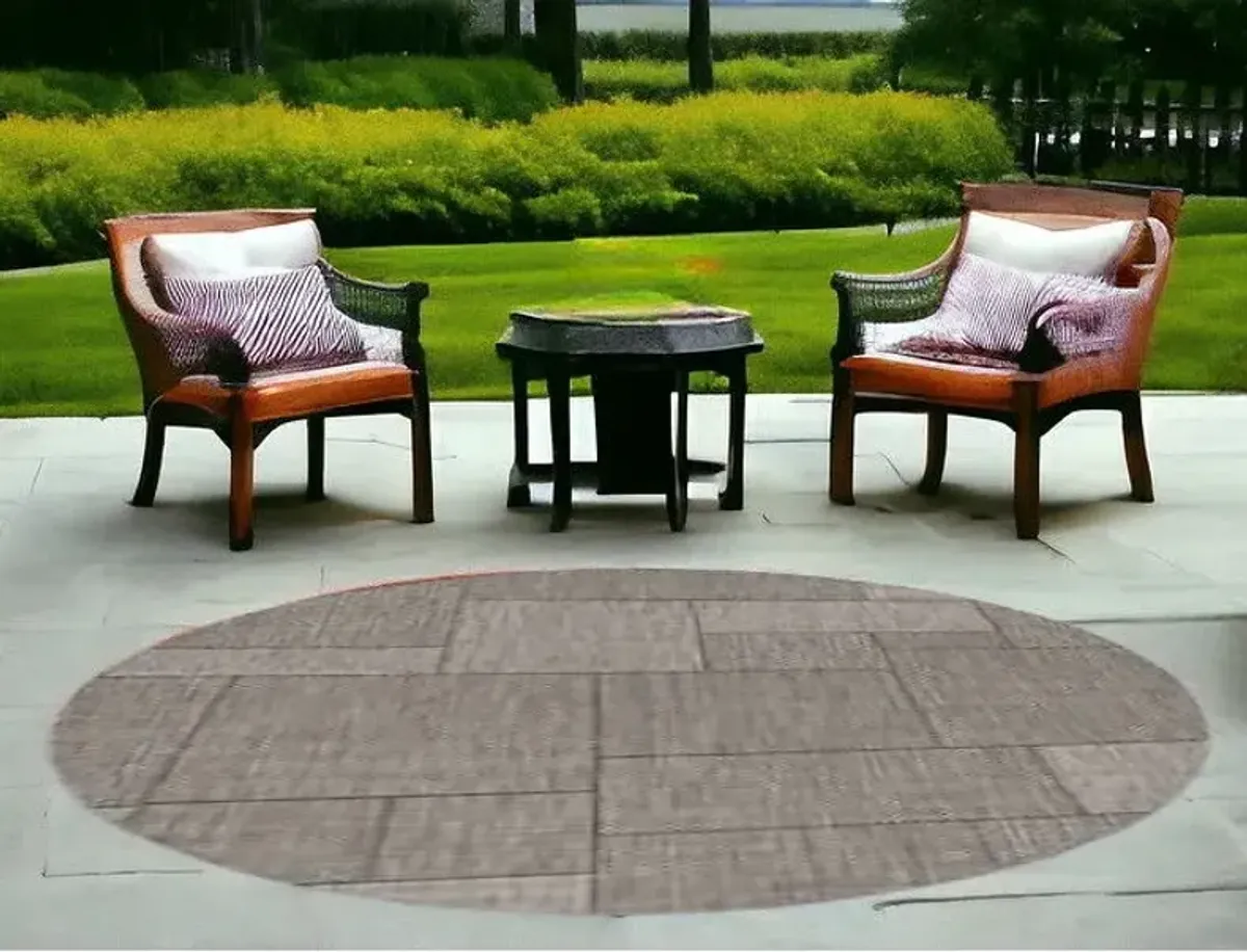 8' Machine Woven UV Treated Geometric Indoor / Outdoor Round Area Rug - Gray