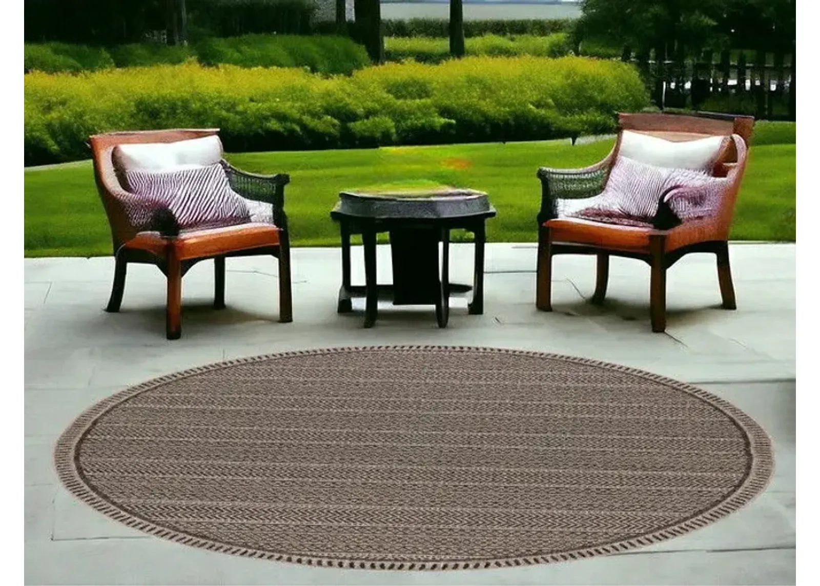 8' Round Geometric Pattern Indoor / Outdoor Area Rug - Mocha