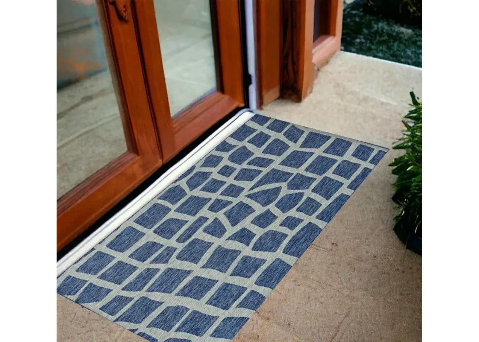 3' X 4' Machine Woven UV Treated Abstract Indoor / Outdoor Accent Rug - Blue Gray