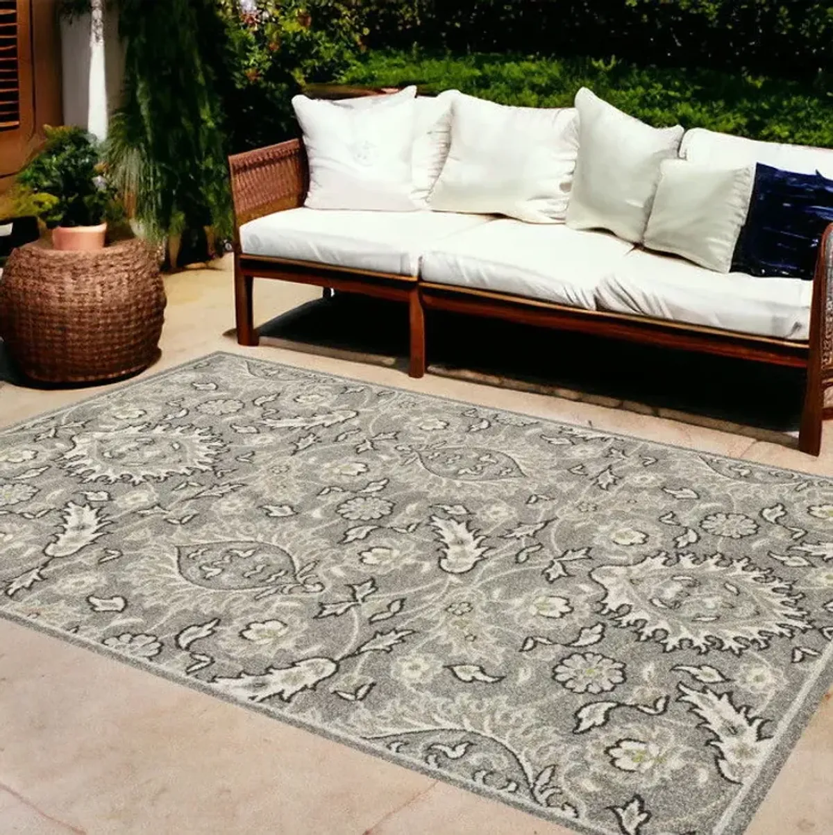 8' X 11' Machine Woven UV Treated Floral Traditional Indoor / Outdoor Area Rug - Gray