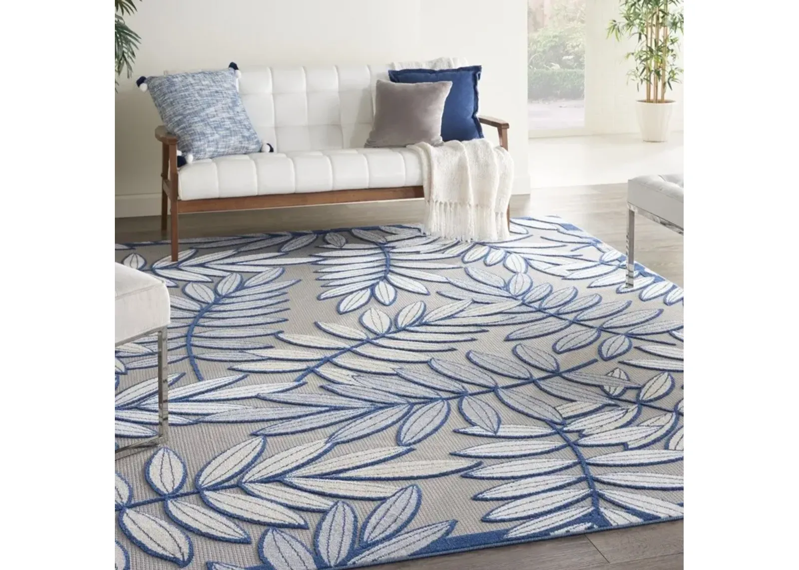 7' X 10' Floral Outdoor & Indoor Area Rug - Ivory / Blue