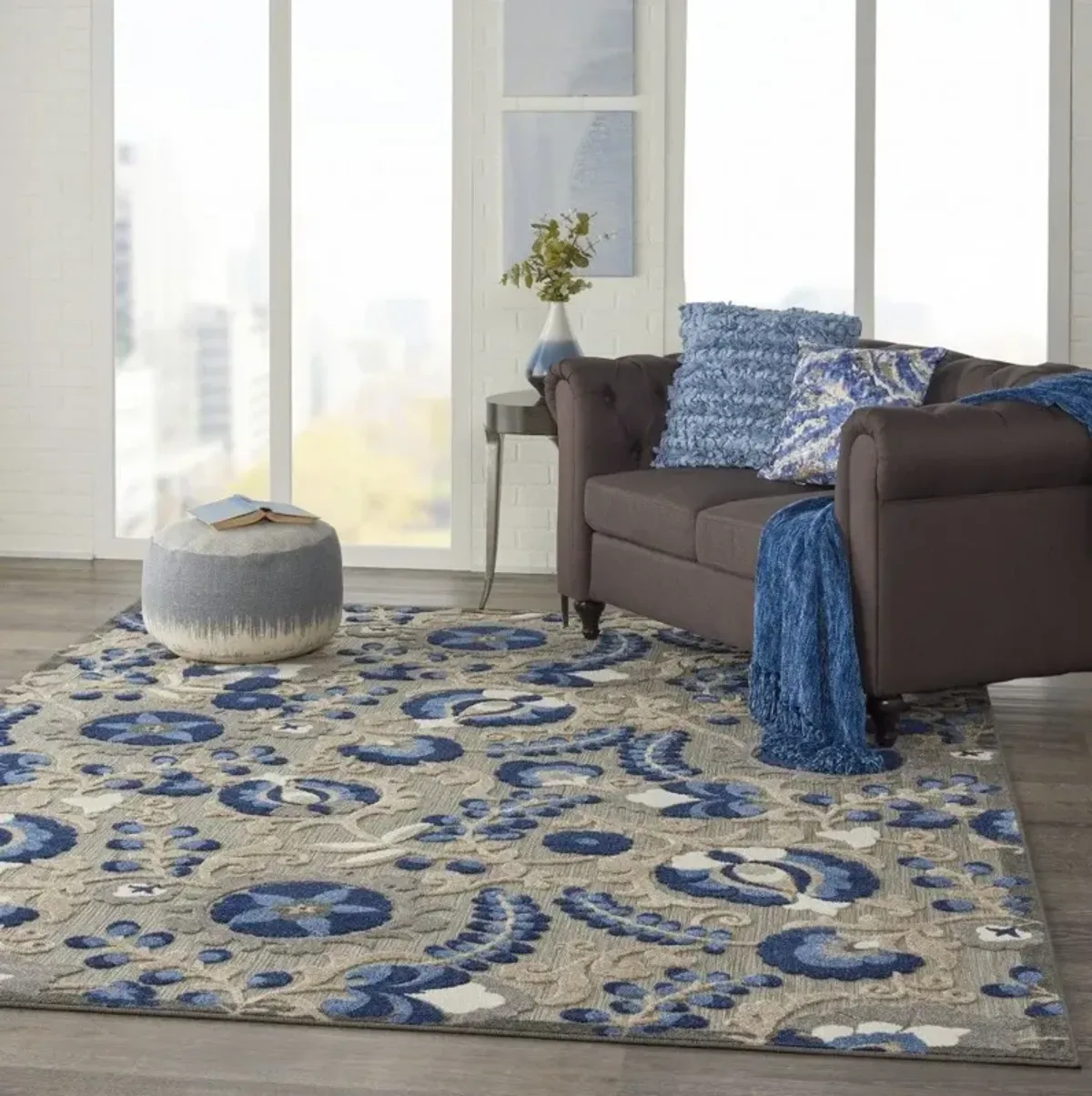 7' X 10' Floral Outdoor & Indoor Area Rug - Blue / Gray