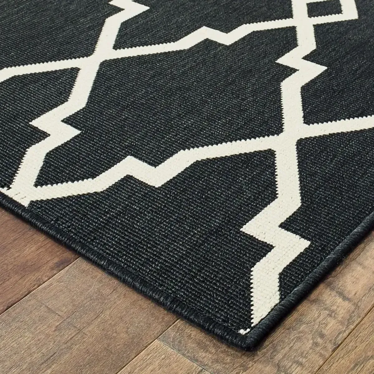 8' X 8' Indoor Outdoor Area Rug - Black / Ivory