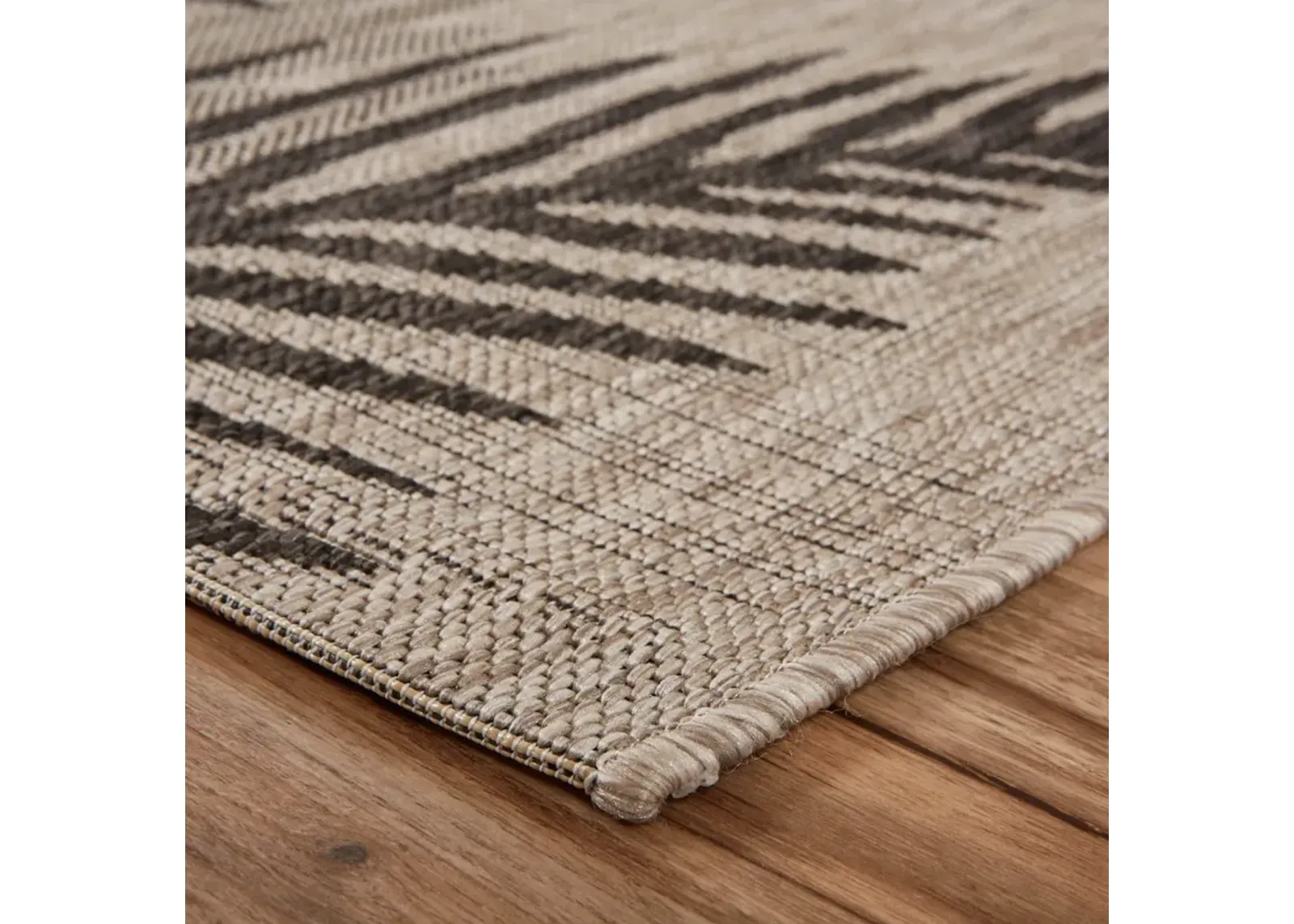 5' X 7' Floral Indoor / Outdoor Area Rug - Beige