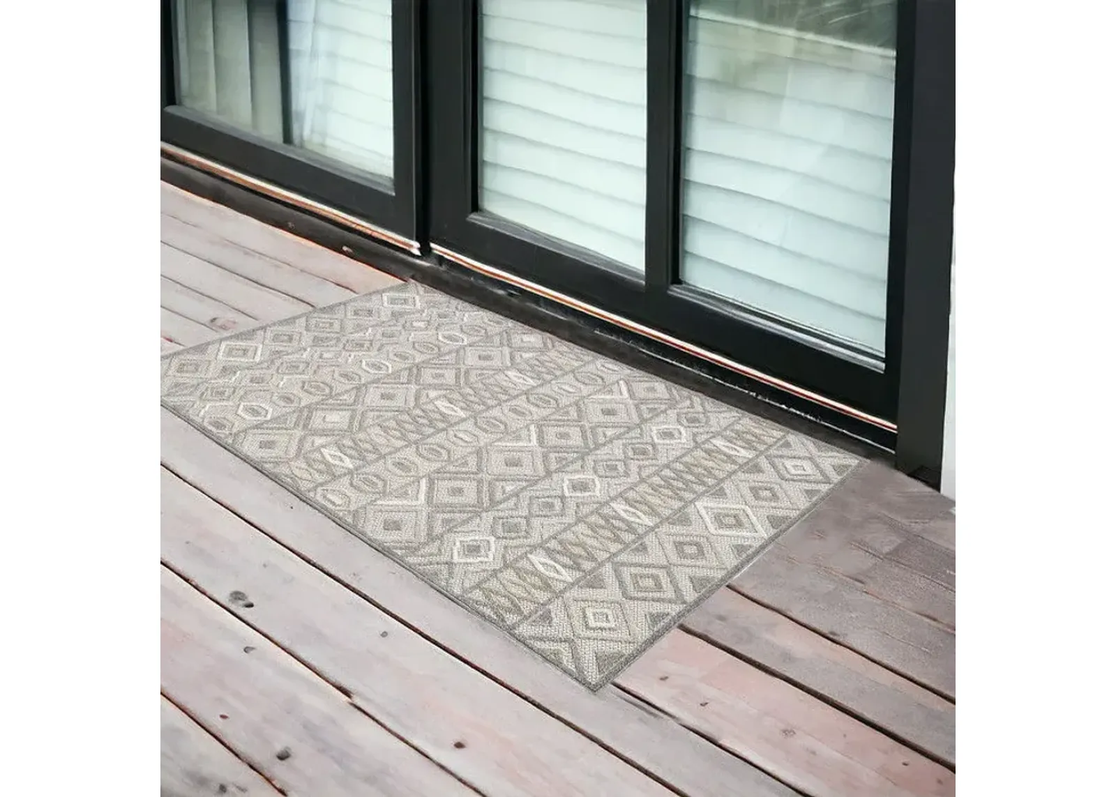 3' X 5' Southwestern Stain Resistant Indoor / Outdoor Area Rug - Gray / Ivory