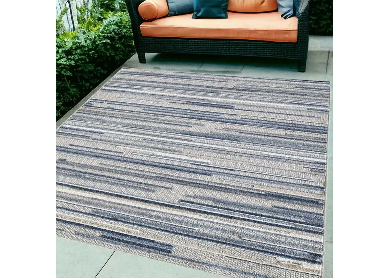 5' X 7' Abstract Stain Resistant Indoor / Outdoor Area Rug - Blue