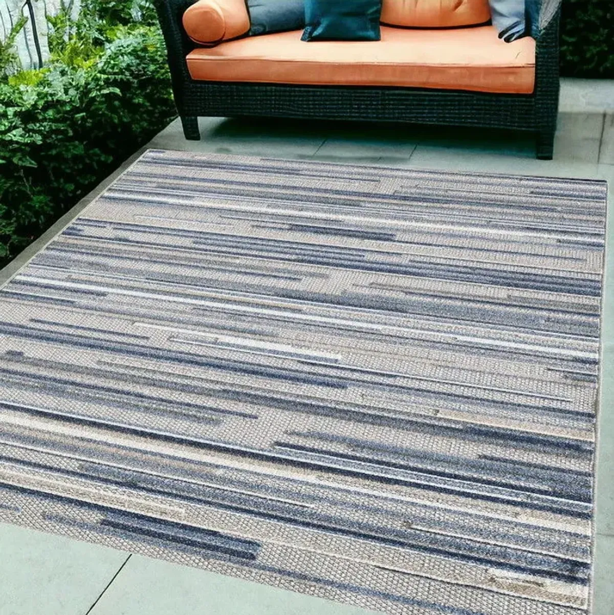 5' X 7' Abstract Stain Resistant Indoor / Outdoor Area Rug - Blue