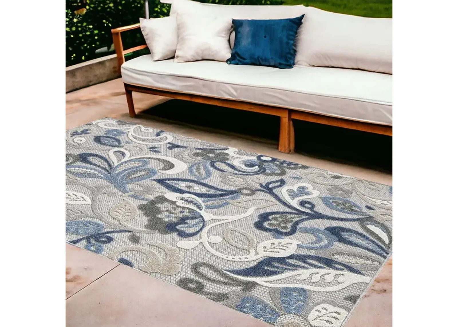 8' X 10' Floral Stain Resistant Indoor / Outdoor Area Rug - Blue / Gray