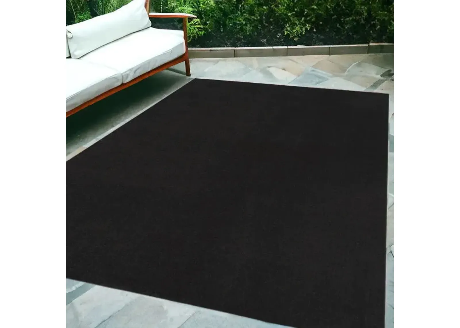 8' X 10' Stain Resistant Indoor / Outdoor Area Rug - Black