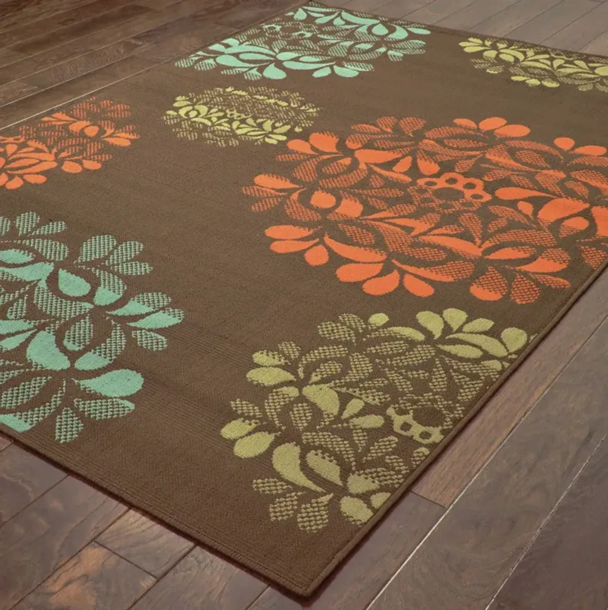 4' X 6' Floral Stain Resistant Indoor / Outdoor Area Rug - Brown