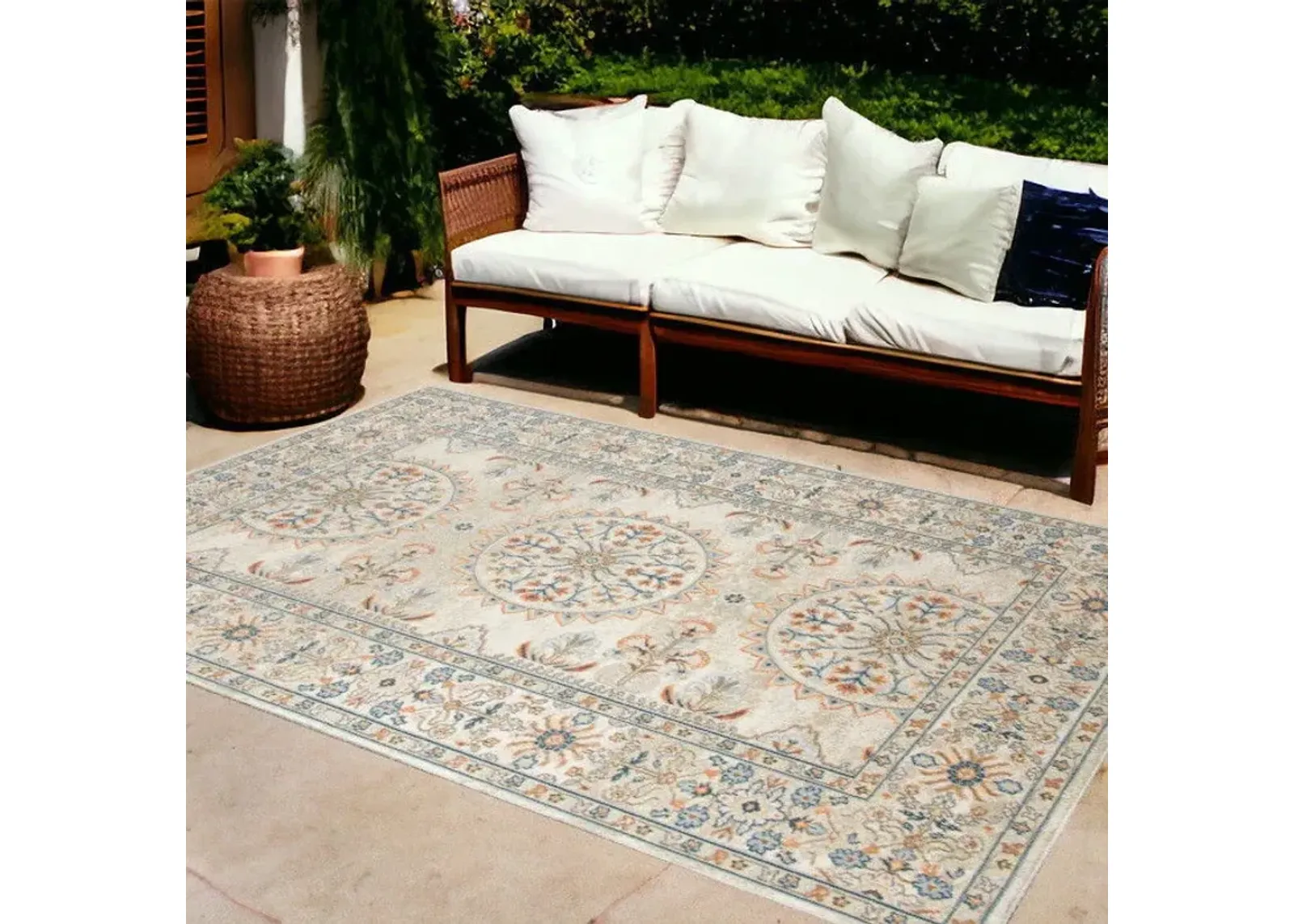 8' X 10' Medallion Stain Resistant Indoor / Outdoor Area Rug - Blue / Orange