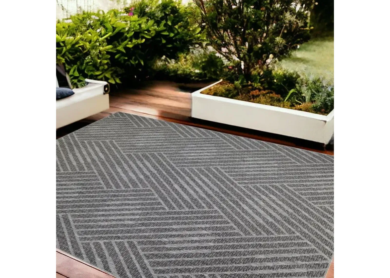 8' X 10' Geometric Stain Resistant Outdoor / Indoor Area Rug - Gray / Blue