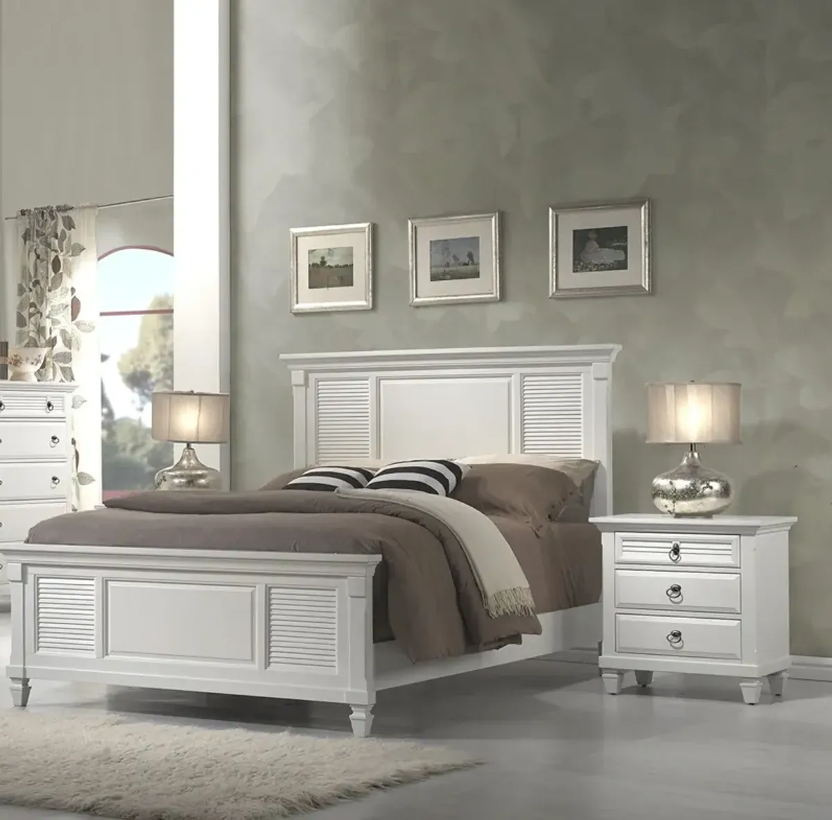 Plantation 3 Drawer Nightstand - White