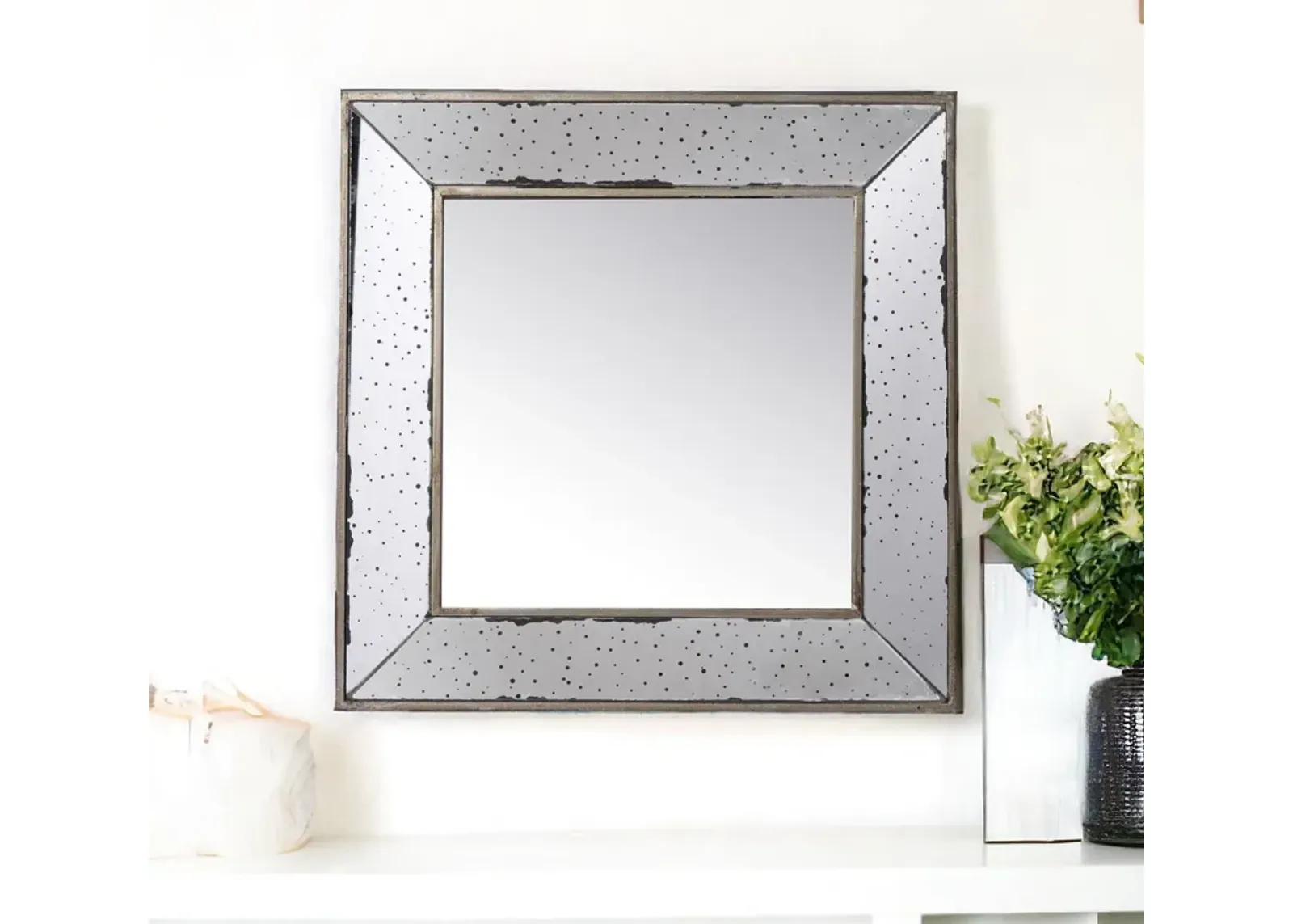 18" Wall Mounted Vintage Style Glass Frame Accent Mirror - Silver