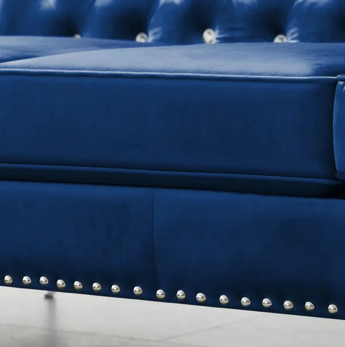 Wide Sofa With Jeweled Buttons Square Arm, 2 Pillows