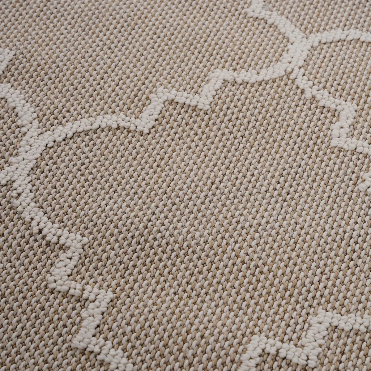 Guros - 2' x 8' Trellis Indoor / Outdoor Area Rug - Ivory