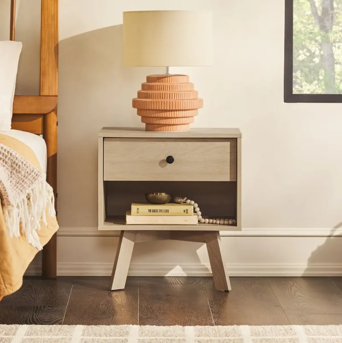 Mid-Century Modern Minimalist 1 Drawer Nightstand