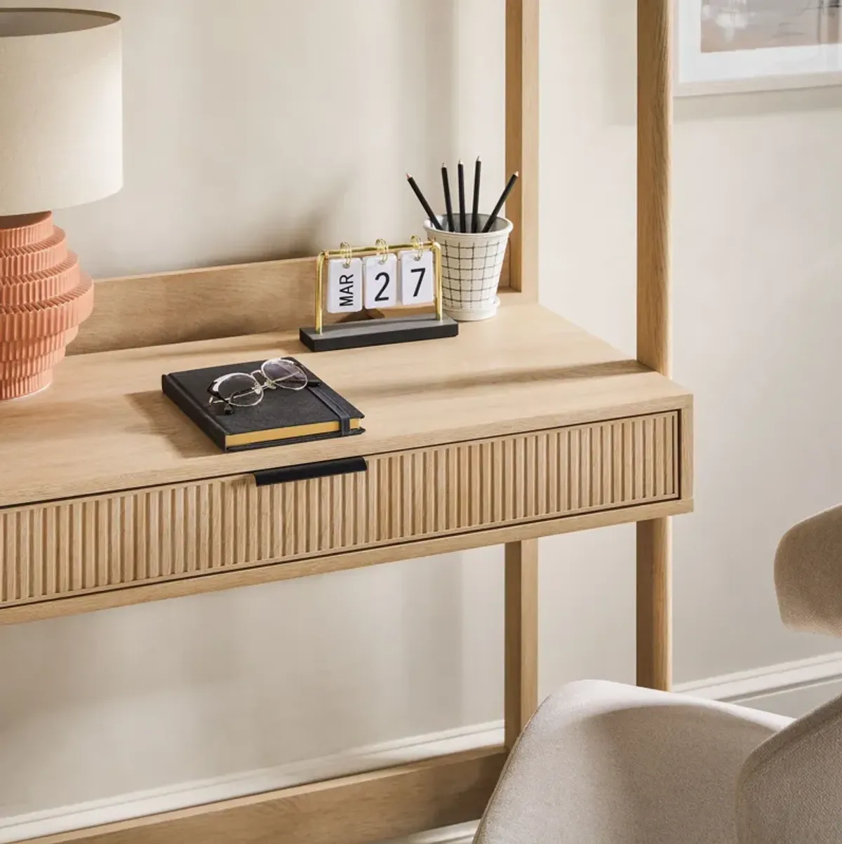 Transitional Reeded Desk With Hutch And Drawers Plus Tech Management