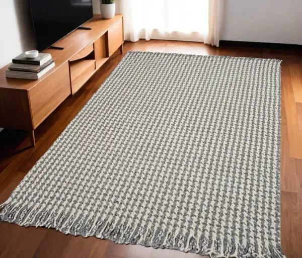 5' x 8' Plaid Knitted Wool Indoor Area Rug With Fringe - Ivory Or Gray