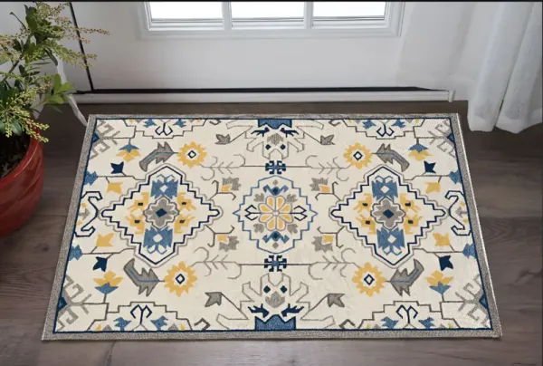 3' x 5' Mosaic Floral Area Rug - Ivory