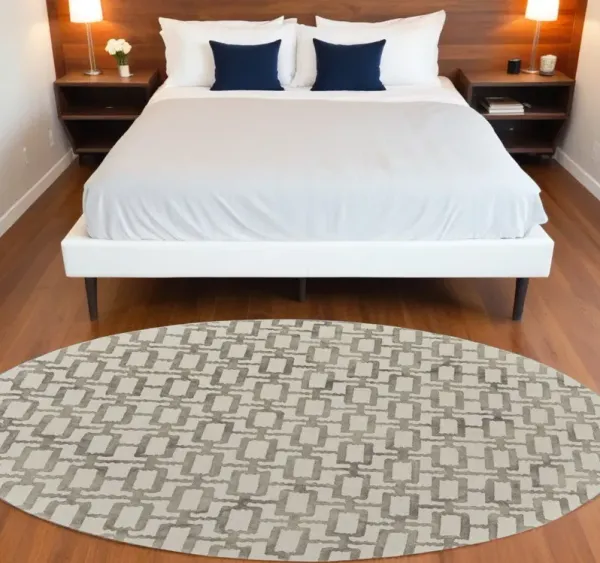 10' Round Trellis Hand Tufted Area Rug - Ivory And Tan