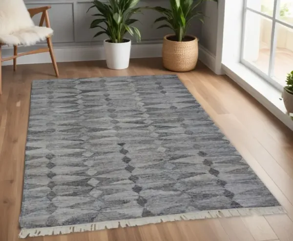 4' x 6' Geometric Hand Woven Stain Resistant Area Rug With Fringe - Gray Silver And Ivory