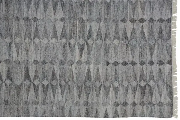8' x 10' Geometric Hand Woven Stain Resistant Area Rug With Fringe - Gray Silver And Ivory