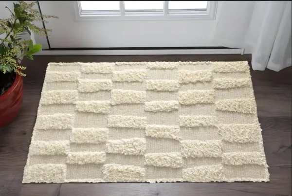 2' x 3' Wool Geometric Hand Woven Area Rug - Ivory