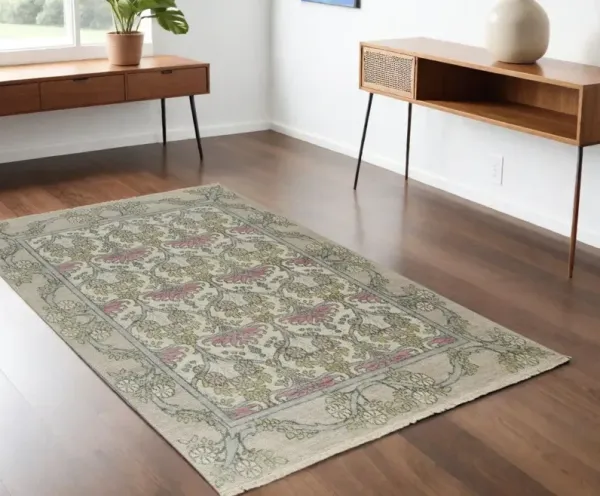4' x 6' Wool Floral Hand Knotted Area Rug - Ivory Gray And Pink