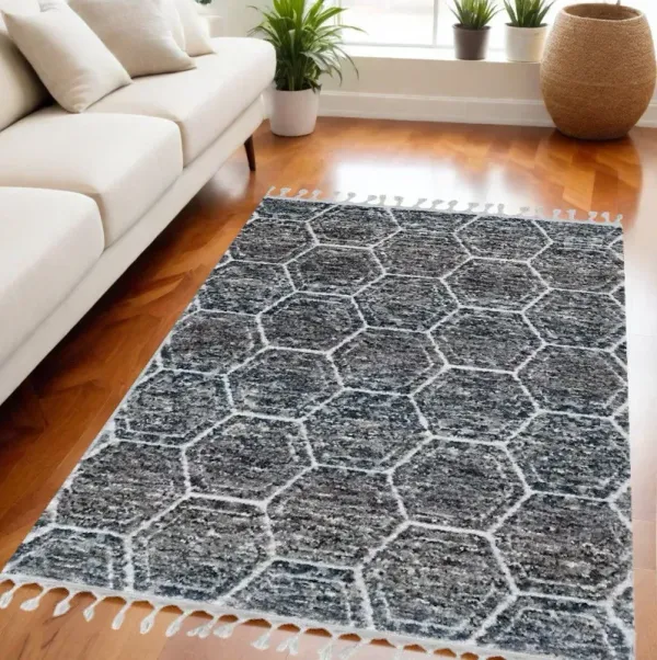5.3' x 7.6' Geometric Polyester Area Rug - Gray And Ivory
