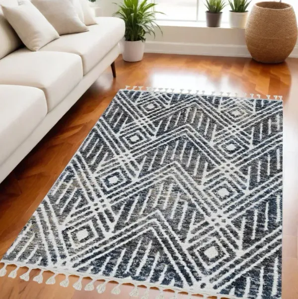 5.3' x 7.6' Geometric Area Rug - Gray And Ivory