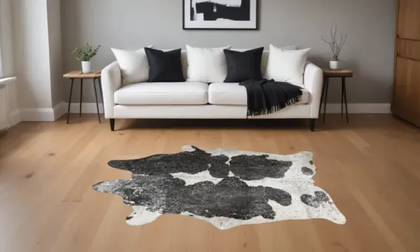 5' x 7' Cowhide Hand Knotted Area Rug - Black And White