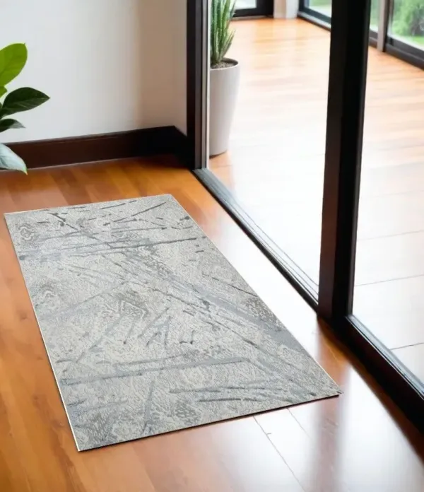 2.6' x 5' Abstract Area Rug - Gray And Silver