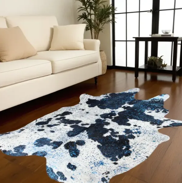 6' x 7' Cowhide Hand Knotted Area Rug - Black And White