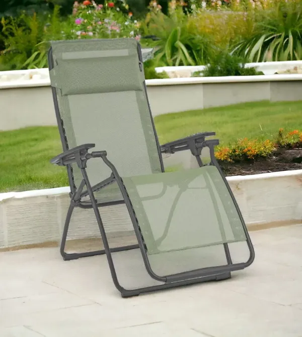 Steel Outdoor Zero Gravity Chair With Green Cushion - Green