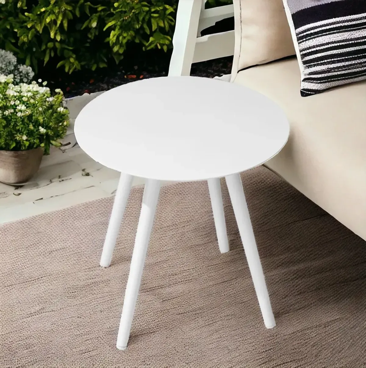 Rounded Metal Outdoor Side Table - White