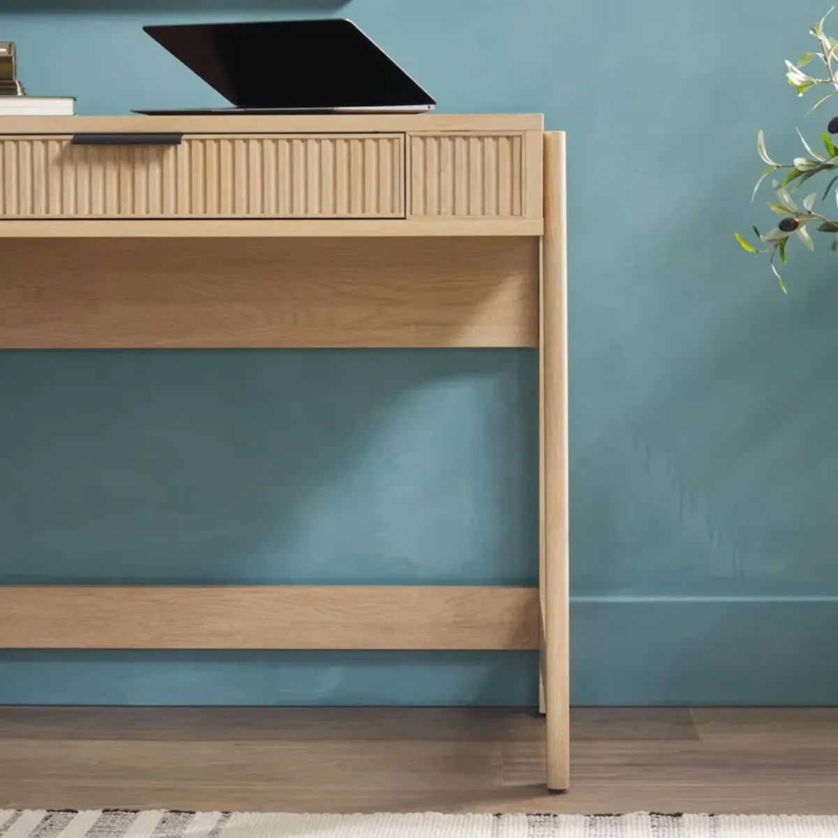 Transitional Reeded Writing Desk With Drawer